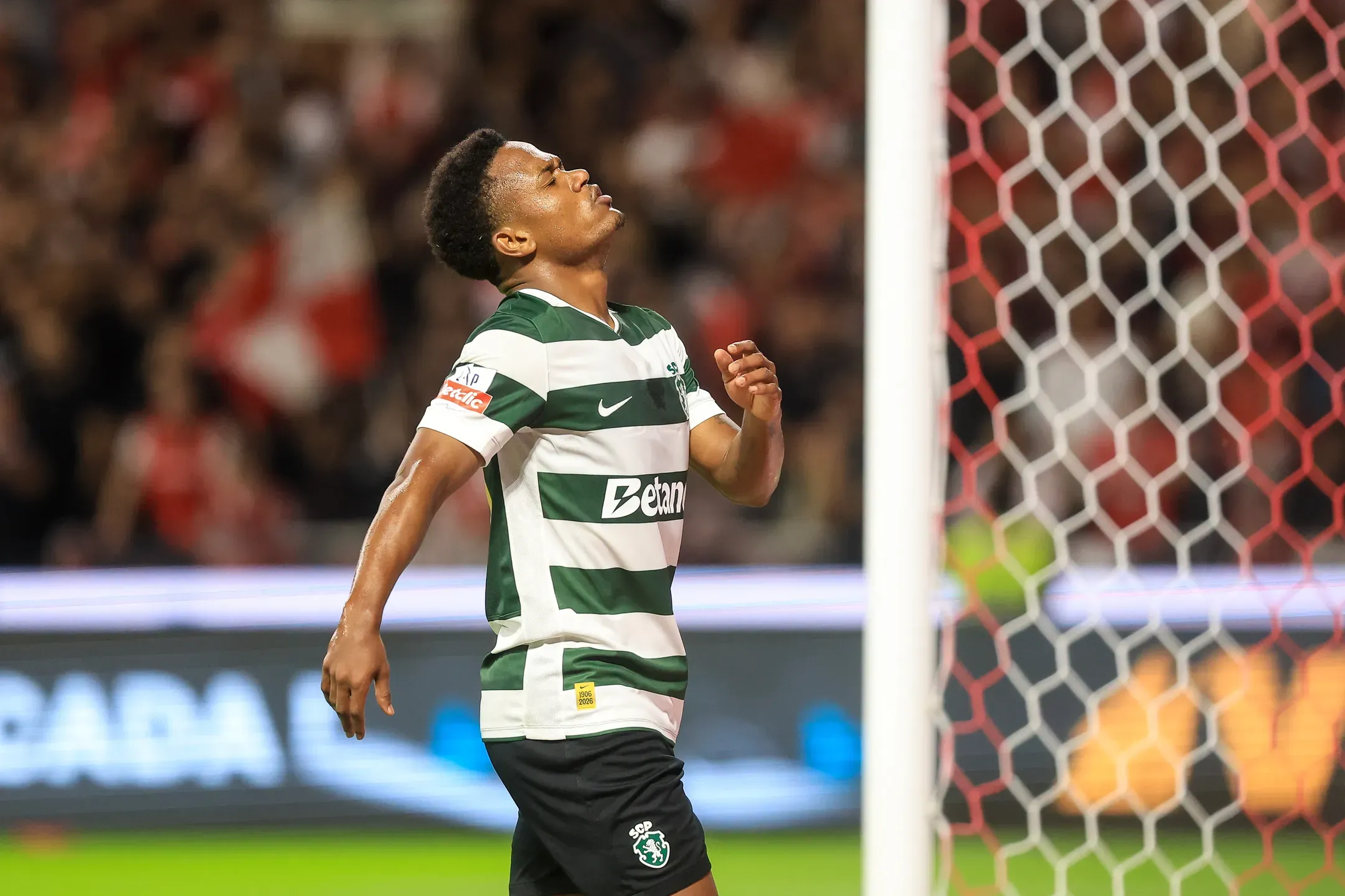 Geny Catamo preso em Alvalade